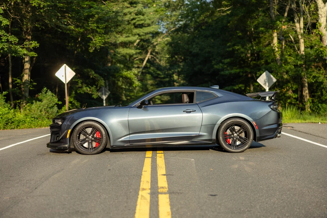 2022 Chevrolet Camaro ZL1 6th Gen - Image 26 of 31