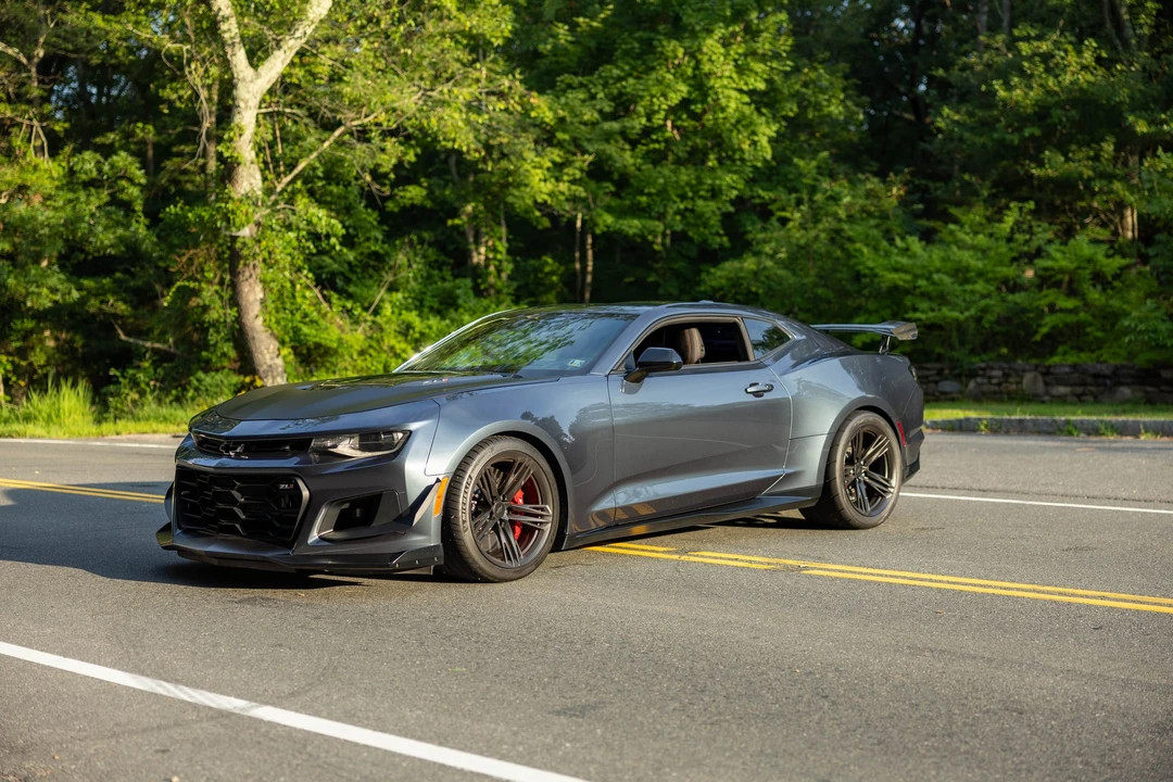 2022 Chevrolet Camaro ZL1 6th Gen - Image 28 of 31