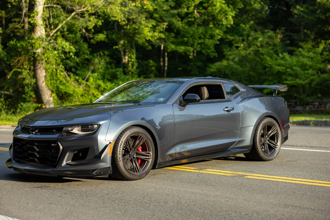 2022 Chevrolet Camaro ZL1 6th Gen - Image 29 of 31