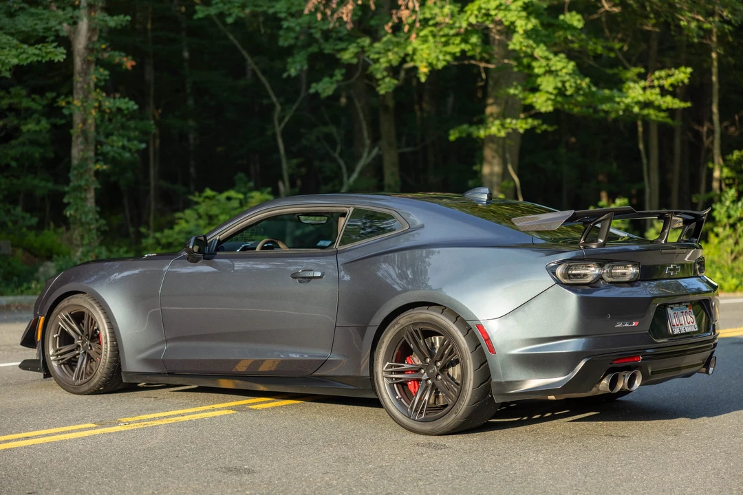 2022 Chevrolet Camaro ZL1 6th Gen - Image 25 of 31