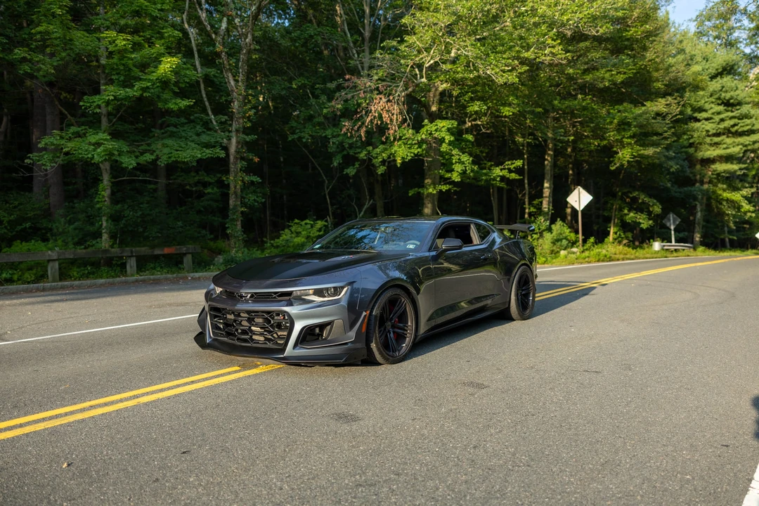 2022 Chevrolet Camaro ZL1 6th Gen - Image 30 of 31