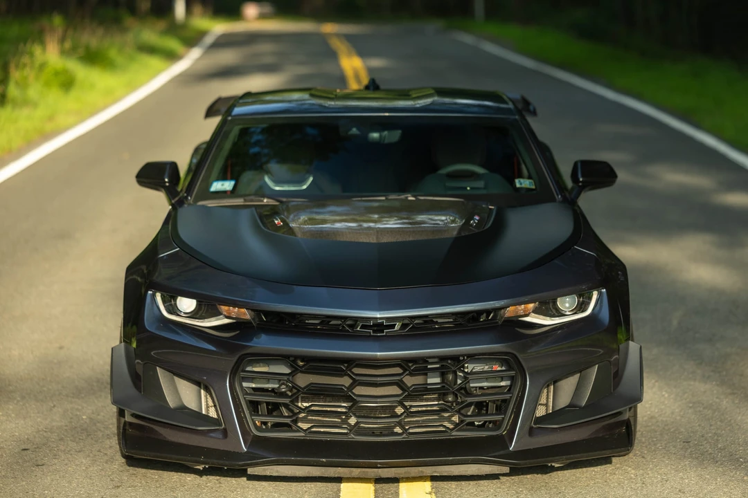 2022 Chevrolet Camaro ZL1 6th Gen - Image 11 of 31