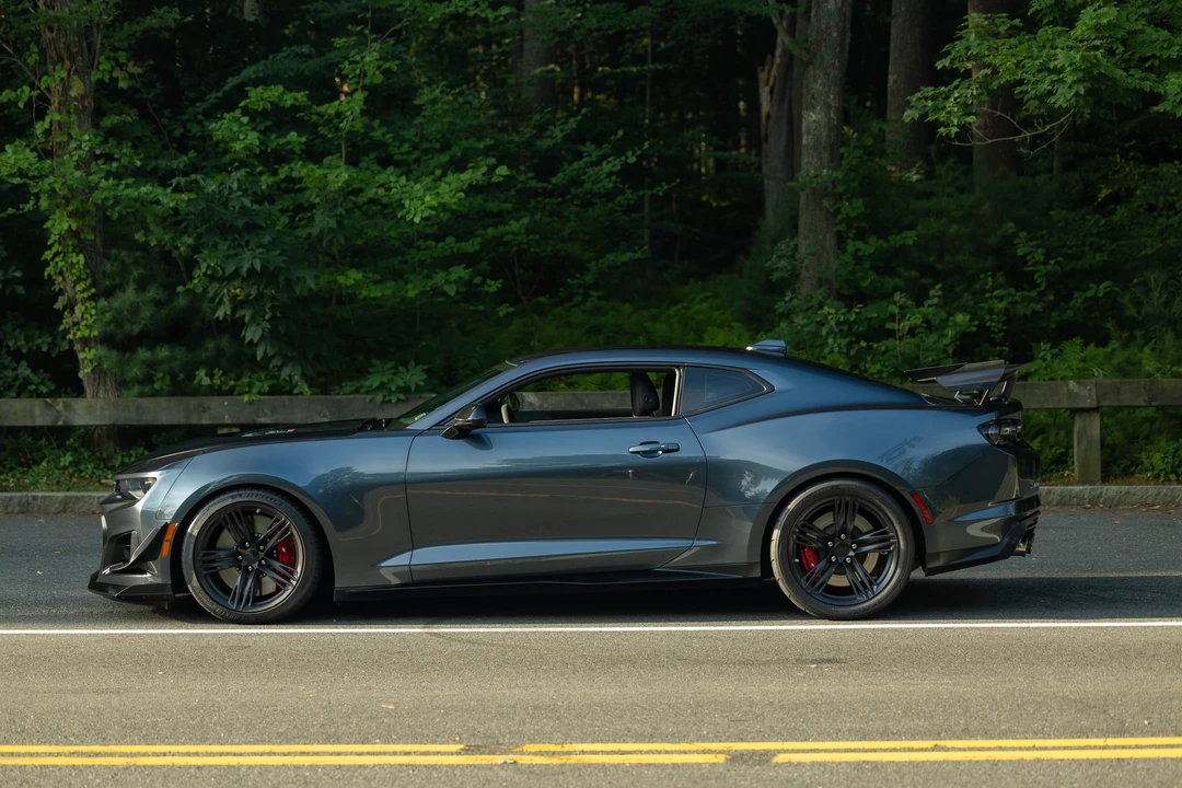 2022 Chevrolet Camaro ZL1 6th Gen - Image 27 of 31