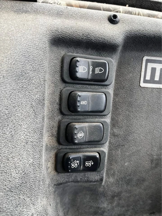 Mahindra - Image 4 of 8