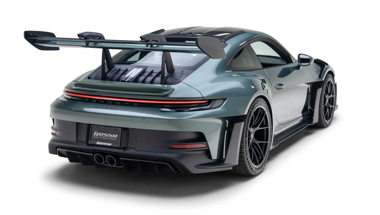 2025 Porsche 992 GT3 RS - Image 26 of 31