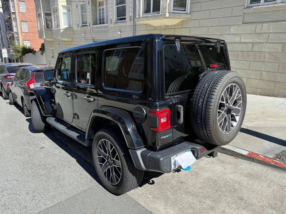 2022 Jeep JL Wrangler - Image 2 of 9