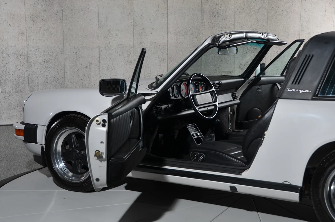 1986 Porsche 911 Carrera 3.2 - Image 27 of 31