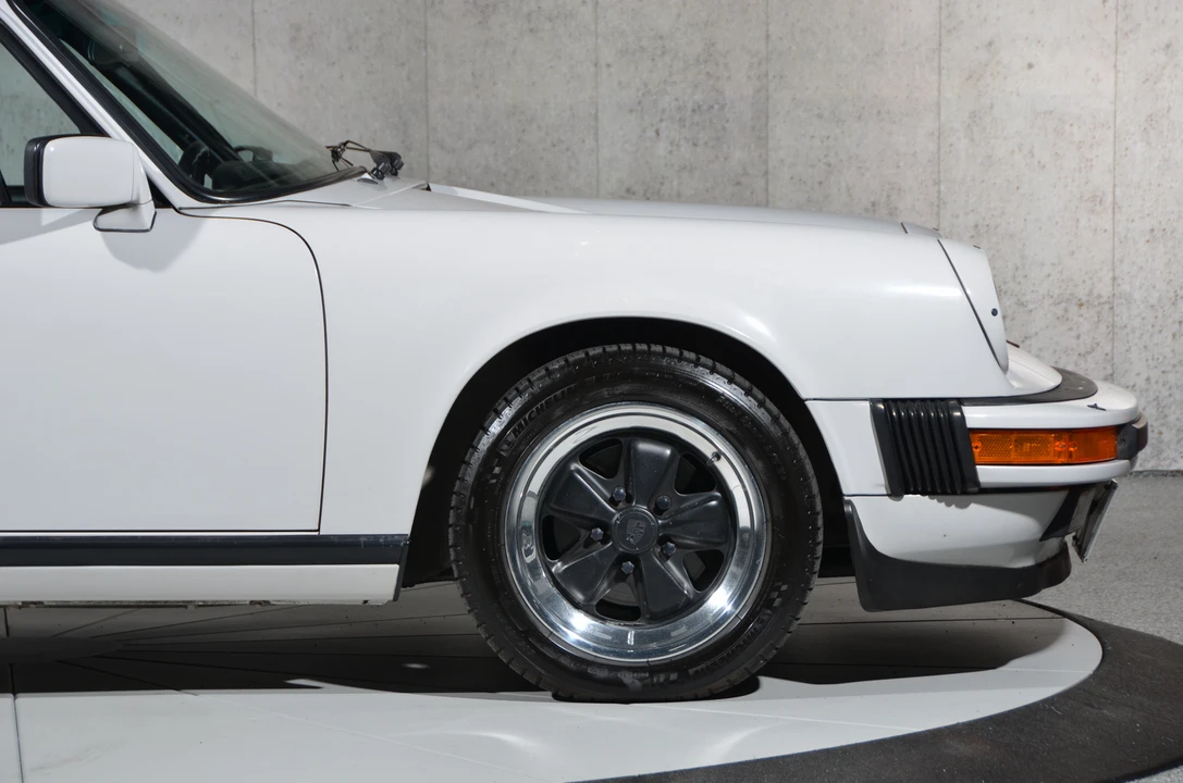 1986 Porsche 911 Carrera 3.2 - Image 25 of 31