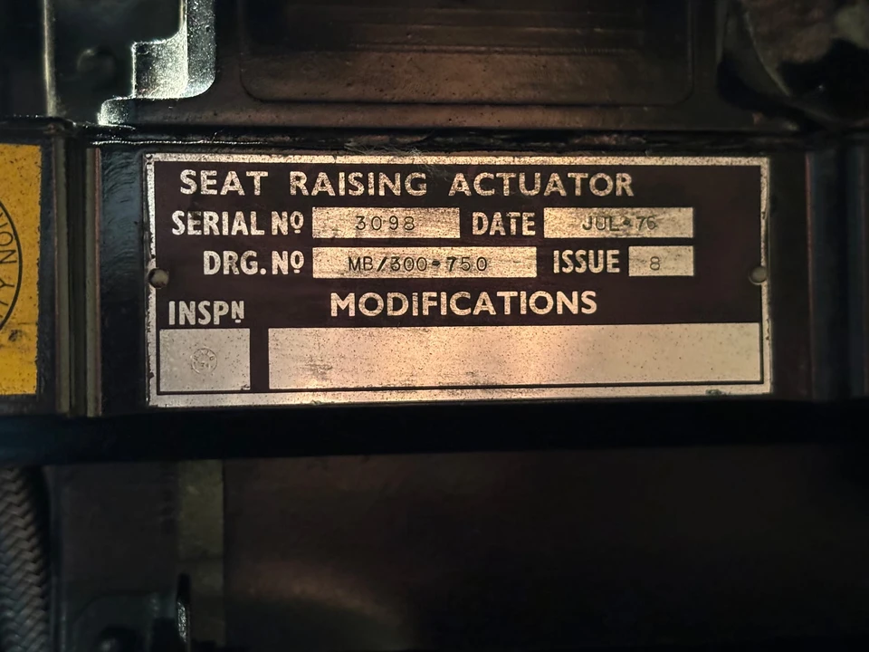 Parts & Memorabilia Seats & Interior - Image 30 of 31