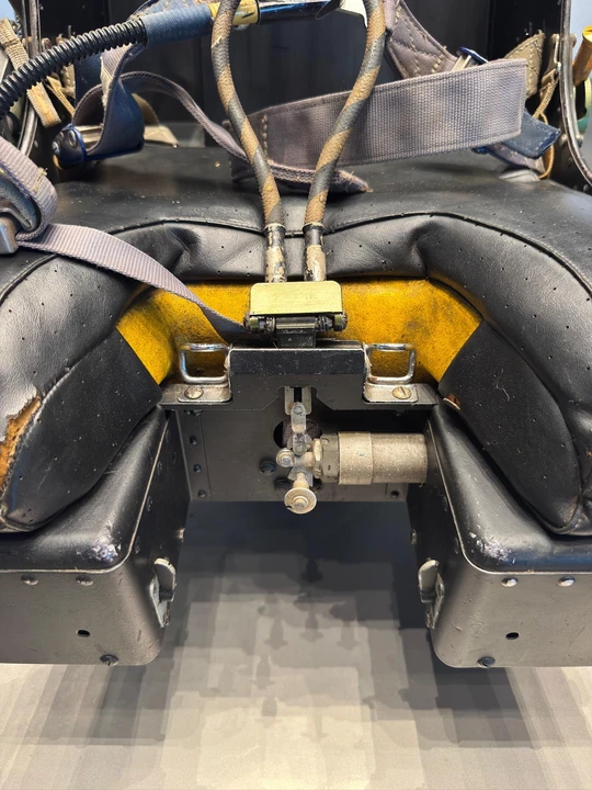 Parts & Memorabilia Seats & Interior - Image 21 of 31
