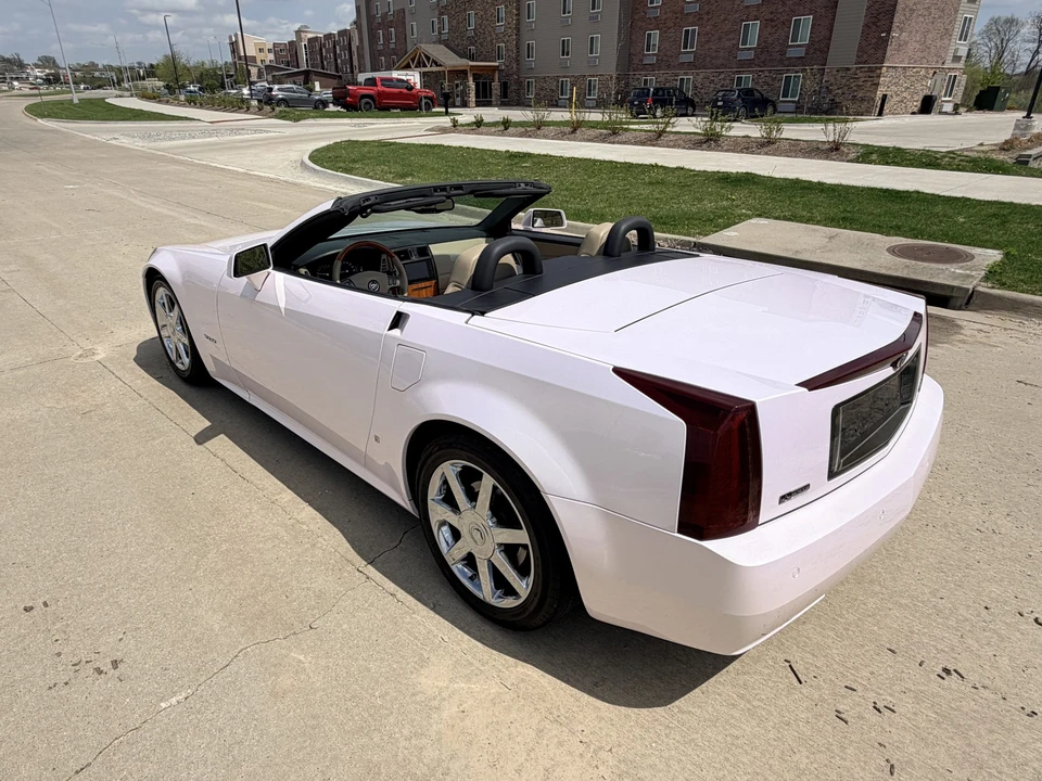 2007 Cadillac XLR - Image 20 of 31