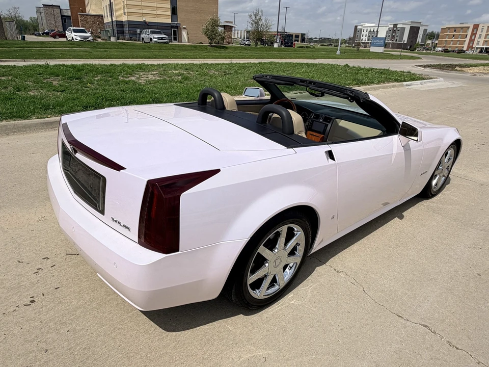 2007 Cadillac XLR - Image 18 of 31