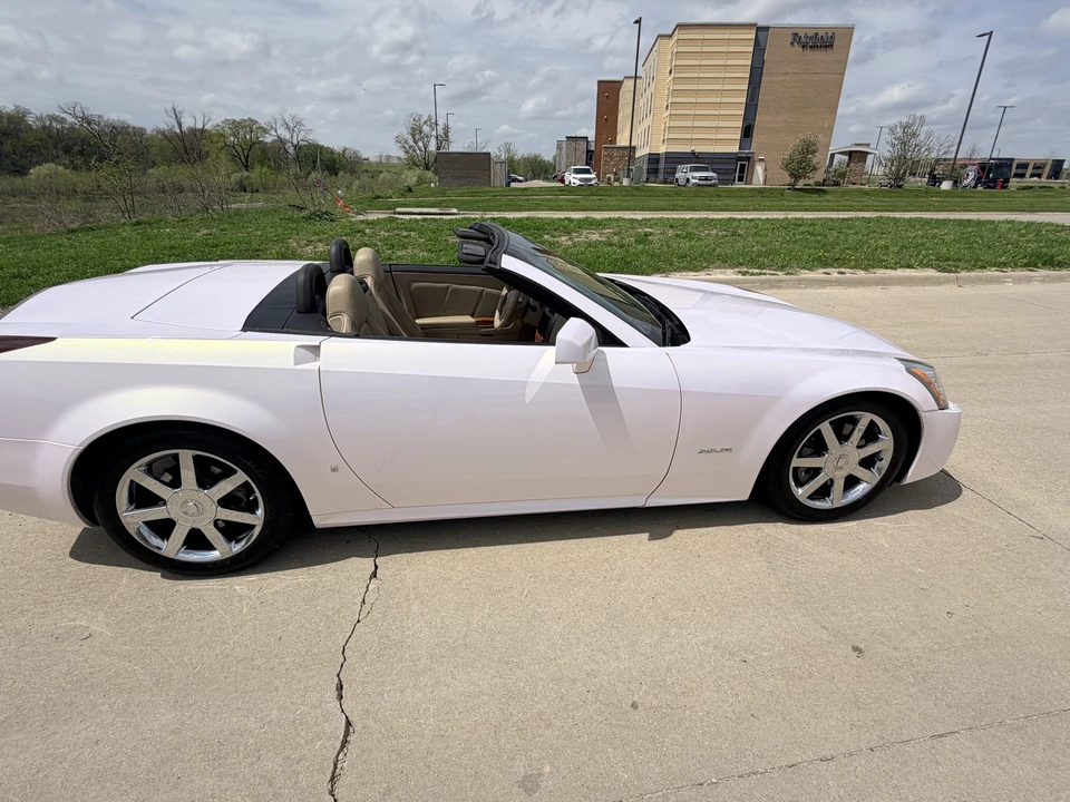 2007 Cadillac XLR - Image 17 of 31