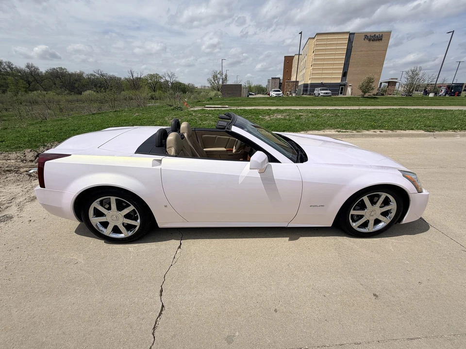 2007 Cadillac XLR - Image 16 of 31