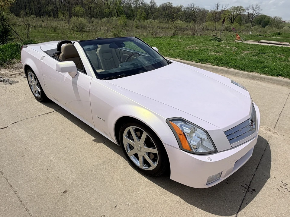 2007 Cadillac XLR - Image 15 of 31