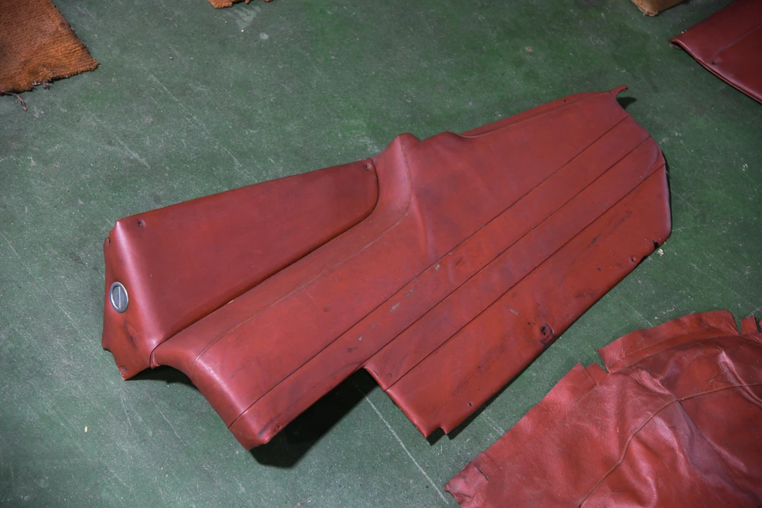 Parts & Memorabilia Seats & Interior - Image 30 of 31