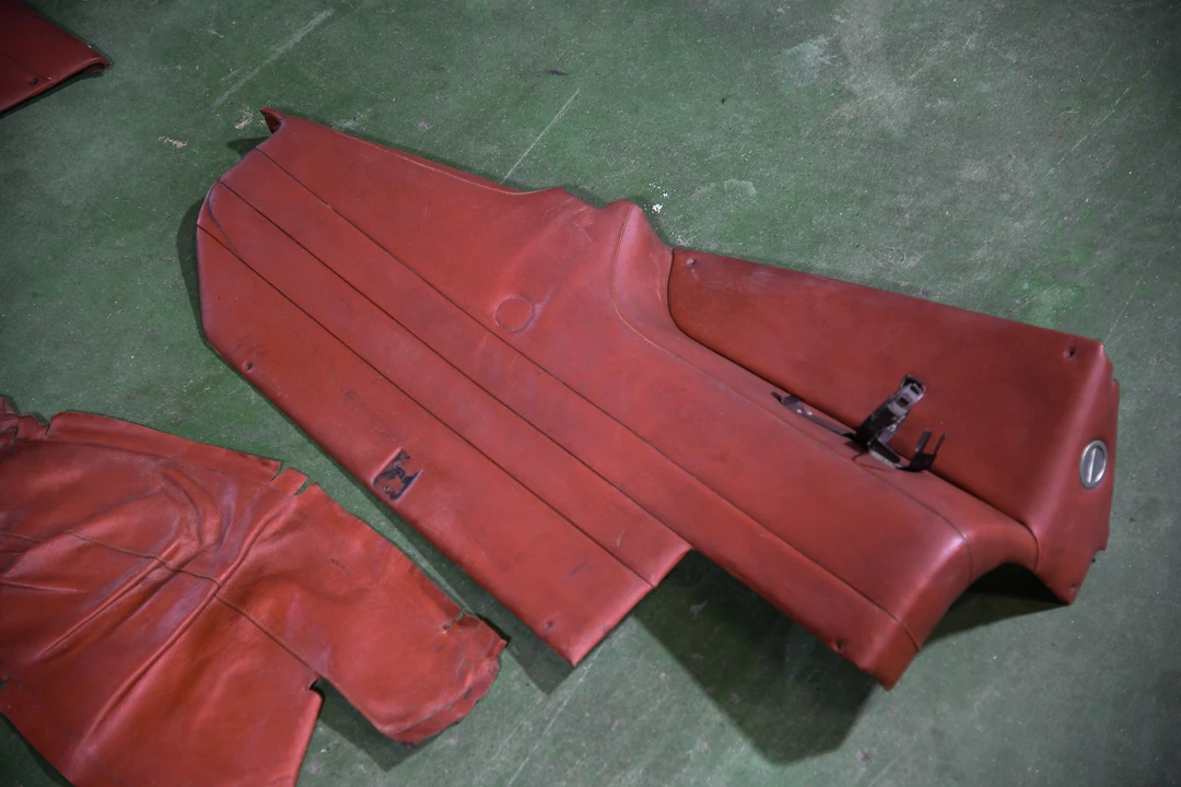 Parts & Memorabilia Seats & Interior - Image 27 of 31