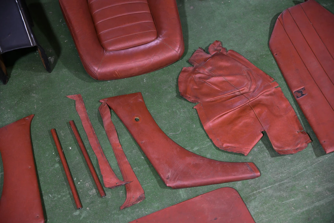 Parts & Memorabilia Seats & Interior - Image 24 of 31