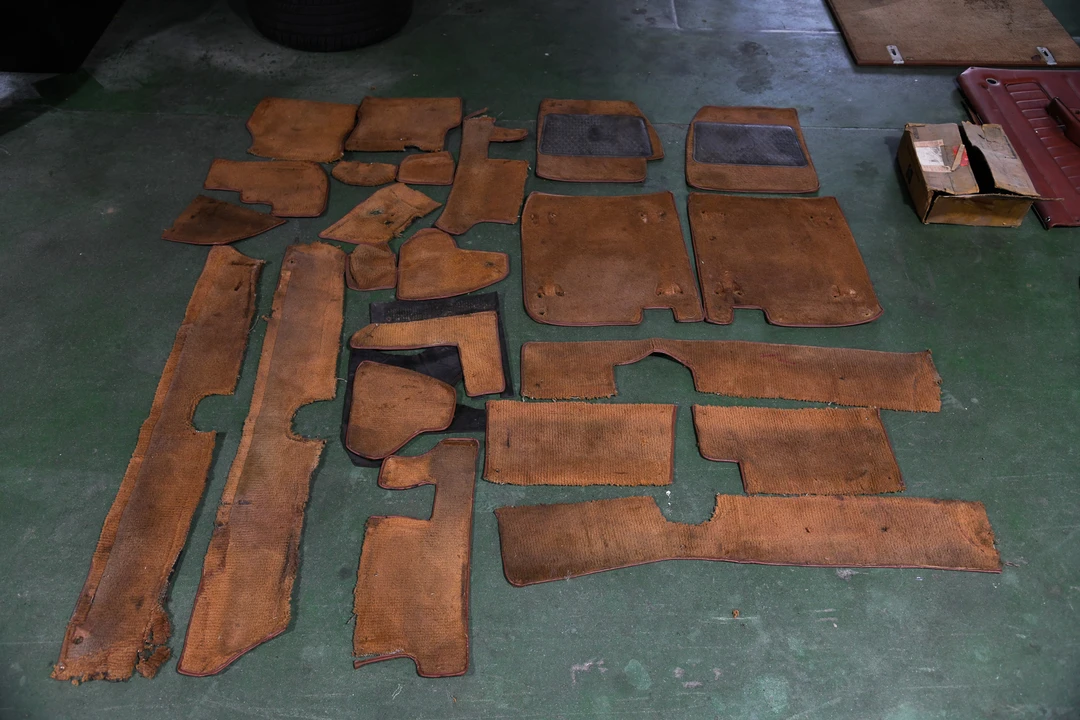 Parts & Memorabilia Seats & Interior - Image 5 of 31