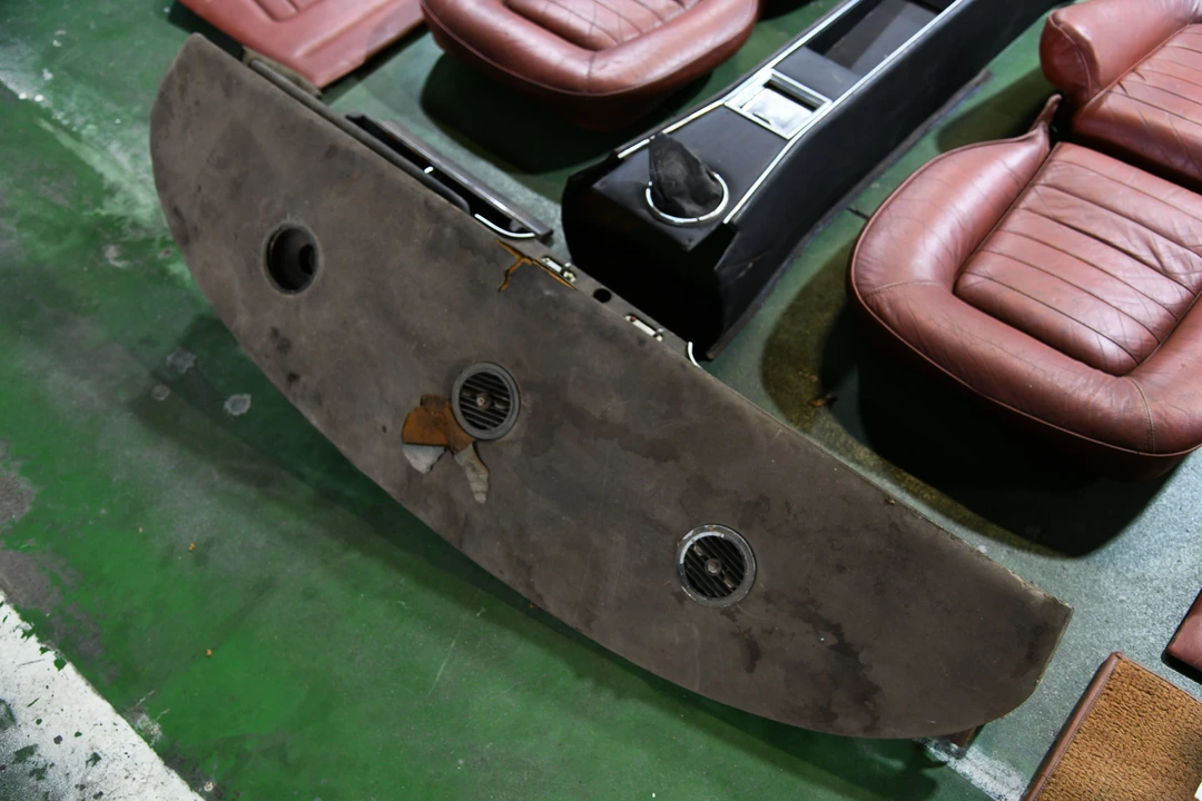 Parts & Memorabilia Seats & Interior - Image 14 of 31
