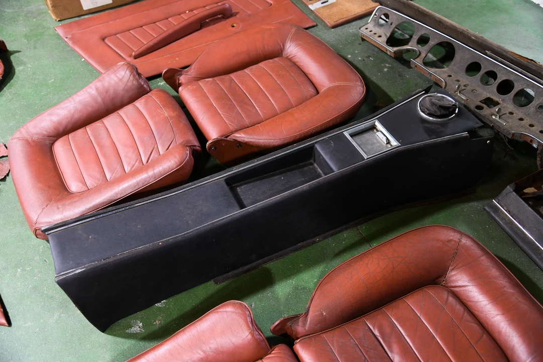 Parts & Memorabilia Seats & Interior - Image 13 of 31