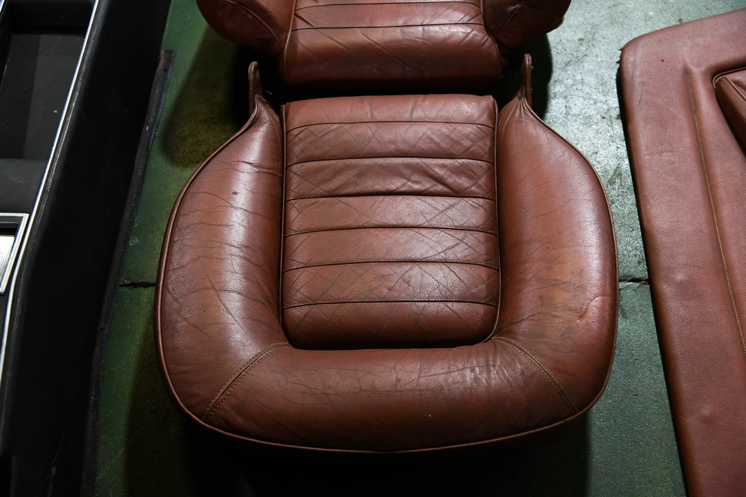Parts & Memorabilia Seats & Interior - Image 10 of 31