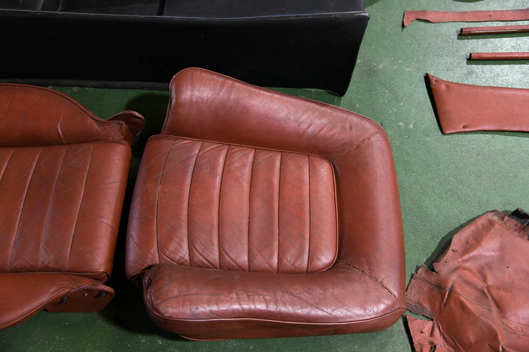 Parts & Memorabilia Seats & Interior - Image 11 of 31