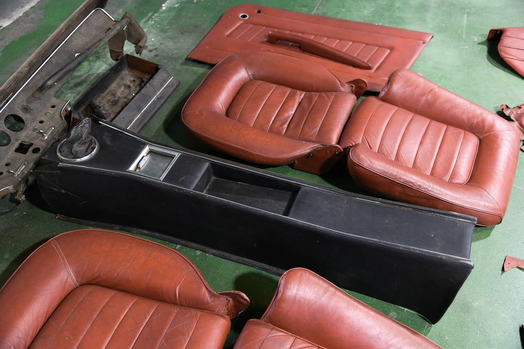 Parts & Memorabilia Seats & Interior - Image 12 of 31