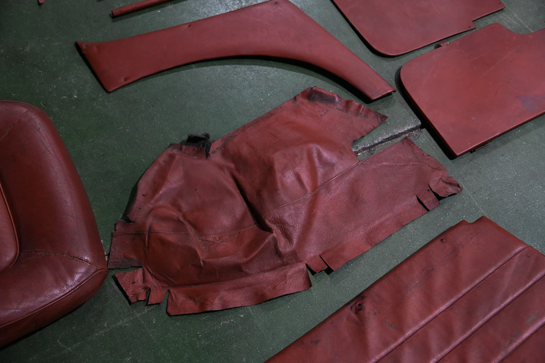 Parts & Memorabilia Seats & Interior - Image 26 of 31