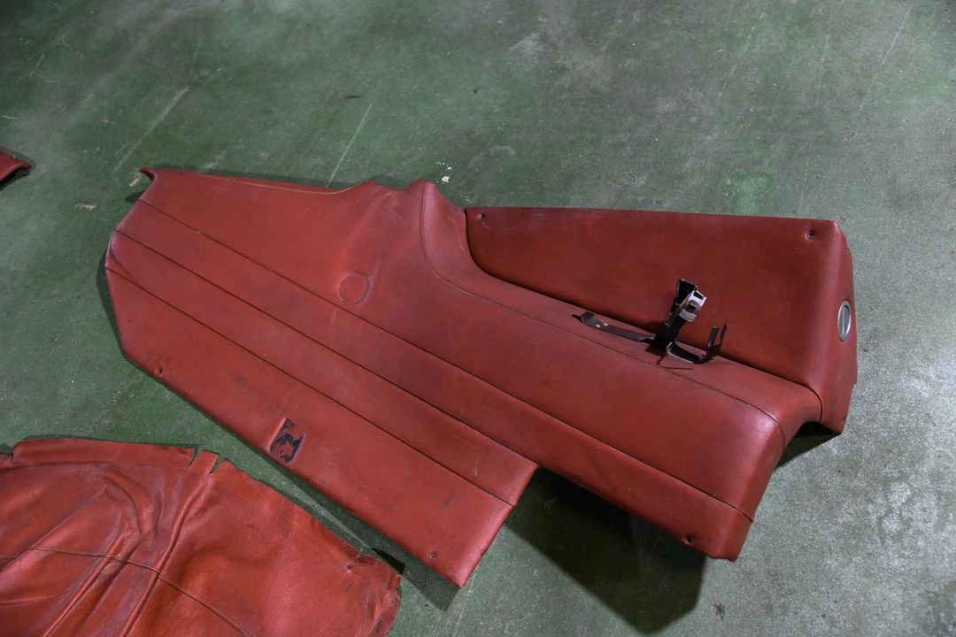 Parts & Memorabilia Seats & Interior - Image 25 of 31