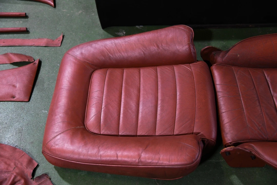 Parts & Memorabilia Seats & Interior - Image 9 of 31