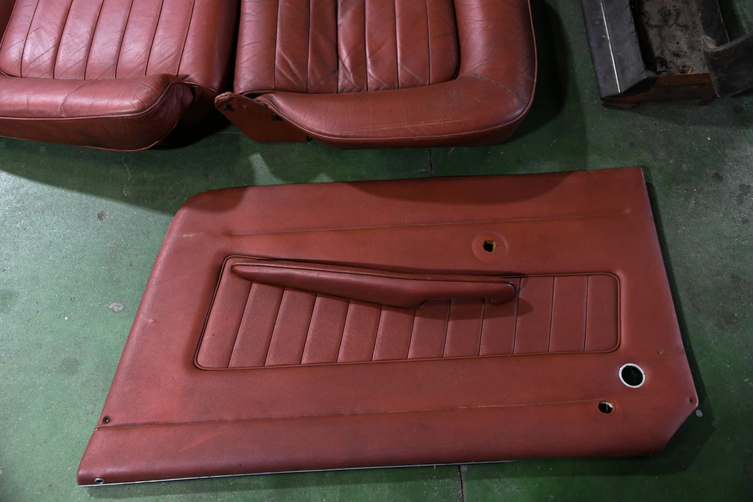 Parts & Memorabilia Seats & Interior - Image 23 of 31