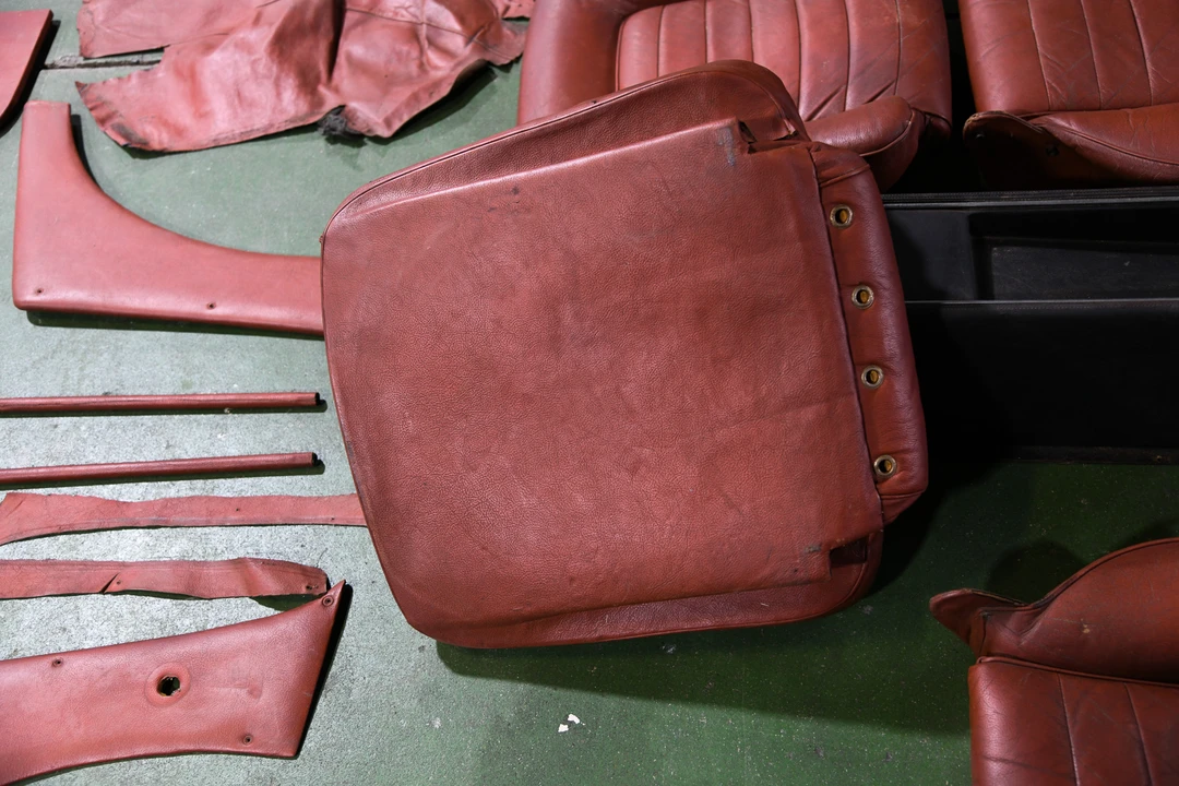 Parts & Memorabilia Seats & Interior - Image 19 of 31