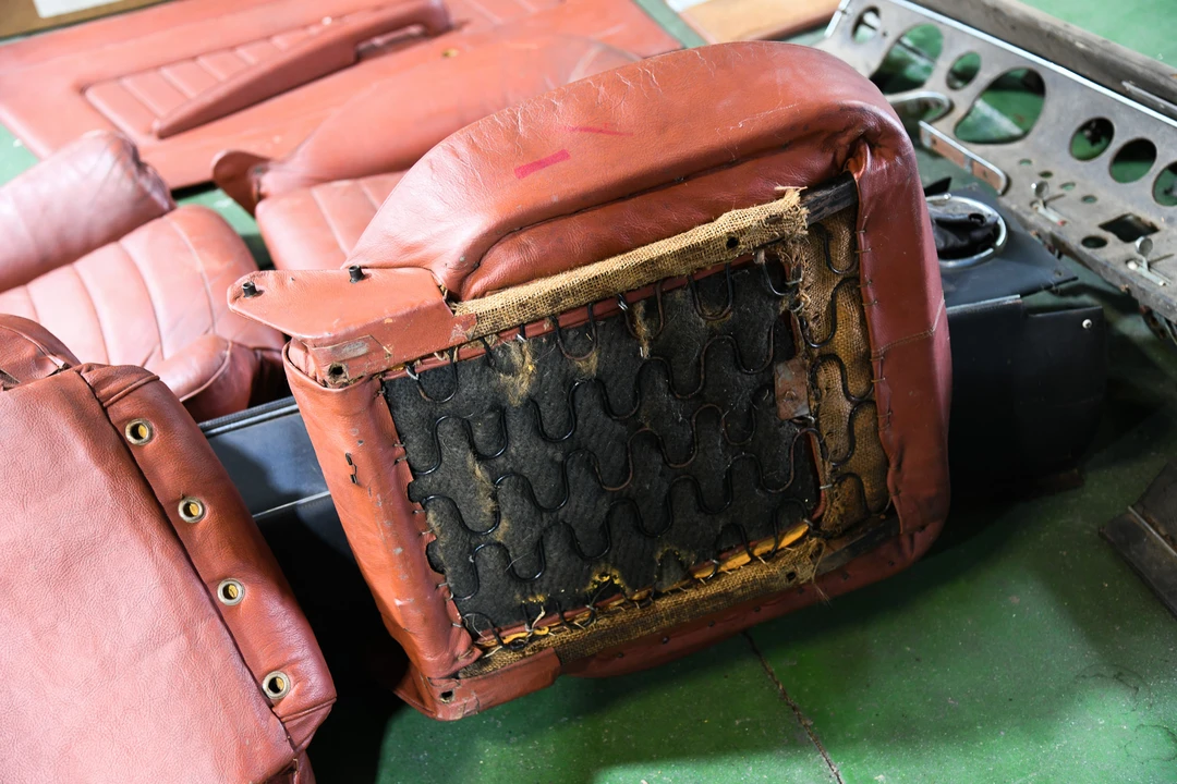 Parts & Memorabilia Seats & Interior - Image 21 of 31