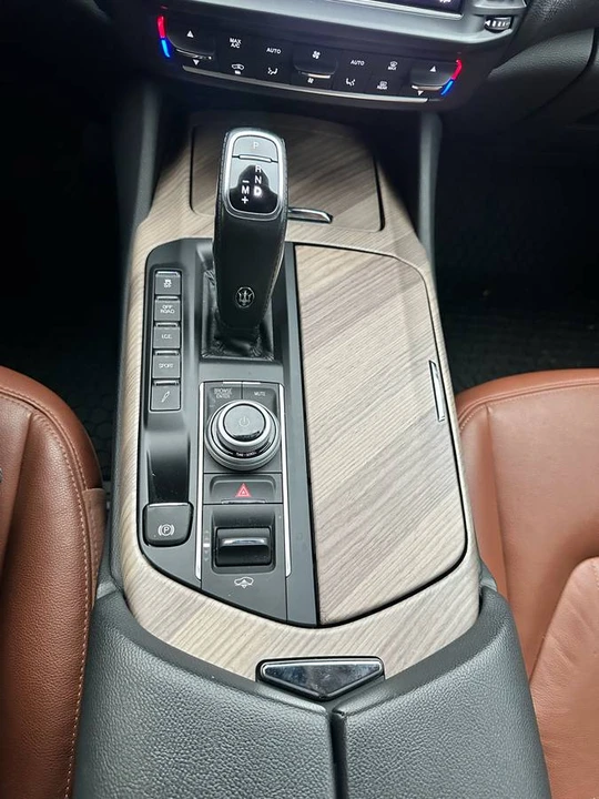 2021 Maserati Levante - Image 6 of 8