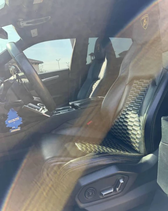2019 Lamborghini Urus - Image 8 of 9