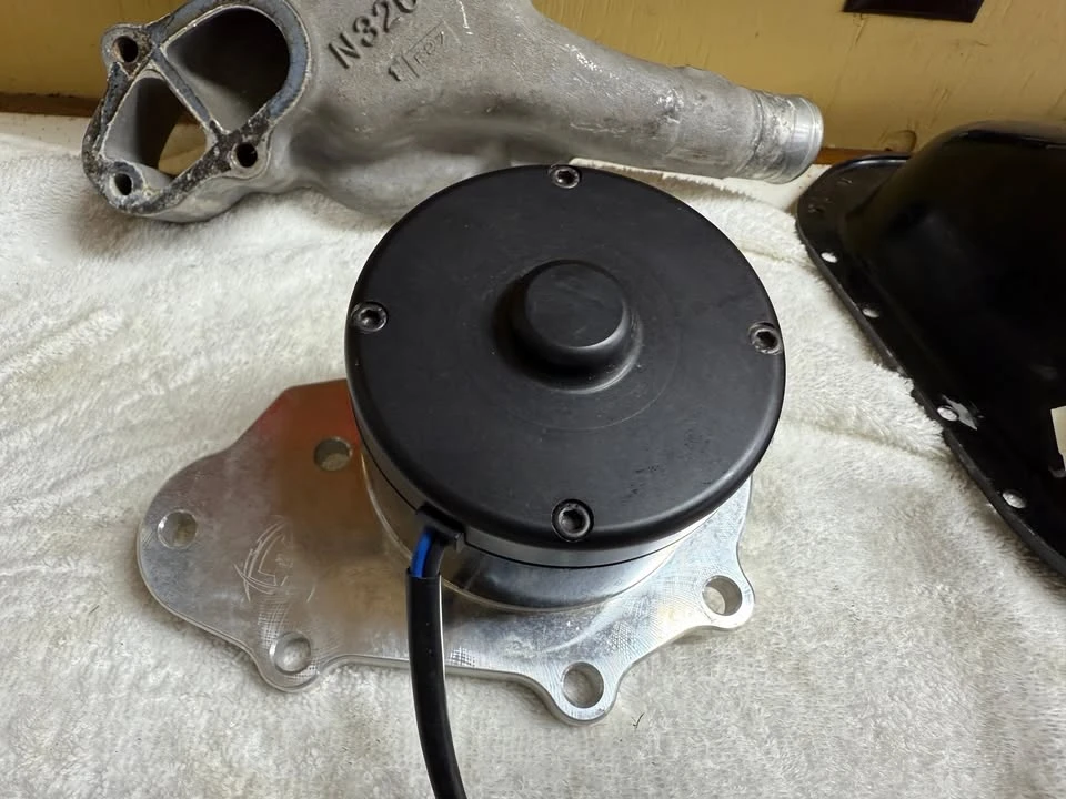 Parts & Memorabilia Engines - Image 8 of 10