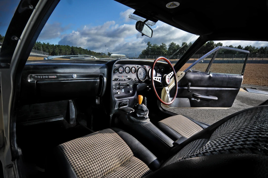 Mazda L10A/L10B Cosmo - Image 10 of 16