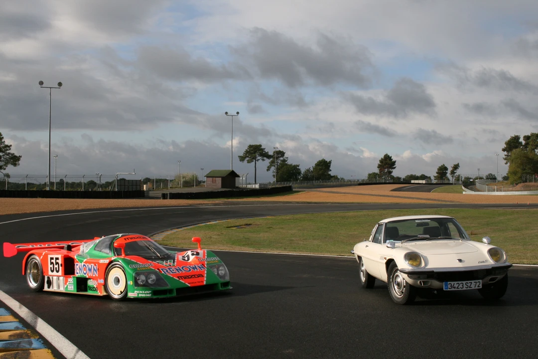 Mazda L10A/L10B Cosmo - Image 5 of 16