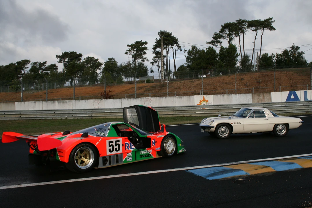 Mazda L10A/L10B Cosmo - Image 4 of 16