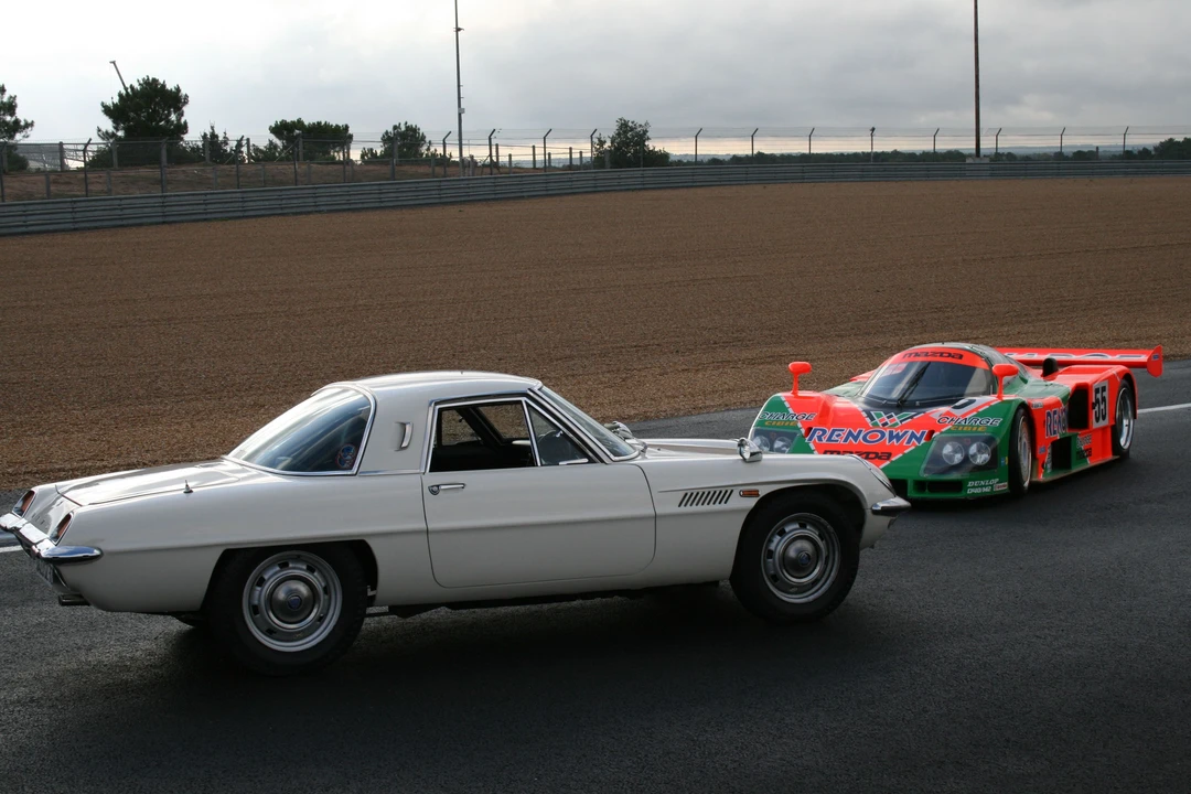 Mazda L10A/L10B Cosmo - Image 2 of 16