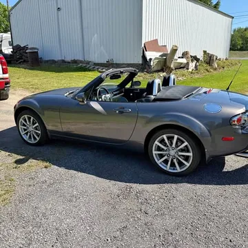Mazda Miata 2006 call 585-356-4361