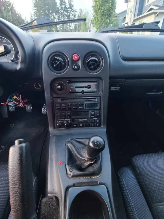 1995 Mazda NA MX-5 Miata - Image 9 of 10
