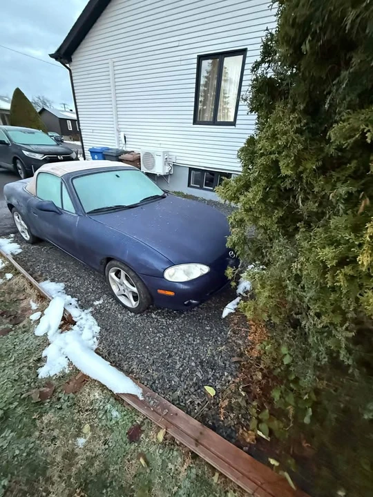 2002 Mazda NB MX-5 Miata - Image 2 of 7