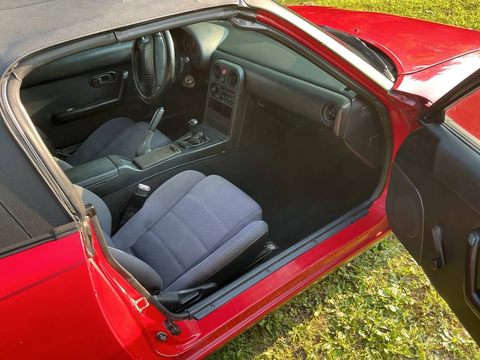 1990 Mazda NA MX-5 Miata - Image 7 of 12