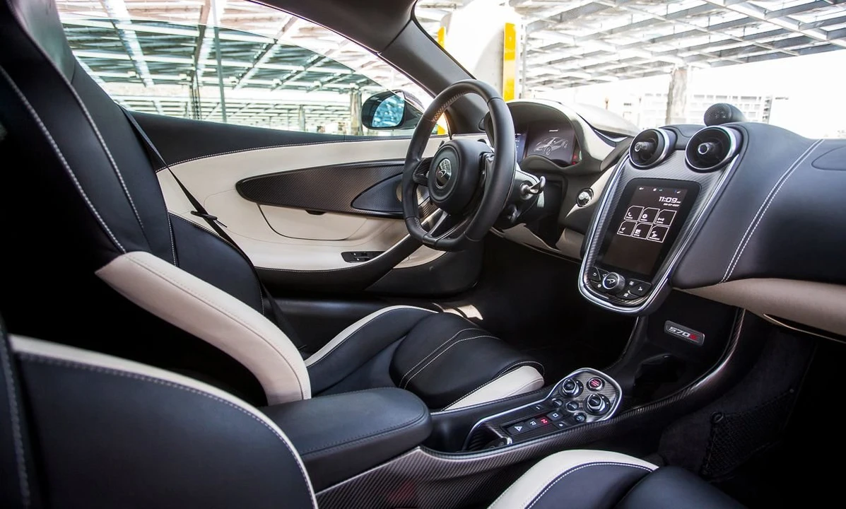 2016 McLaren 570S - Image 29 of 31