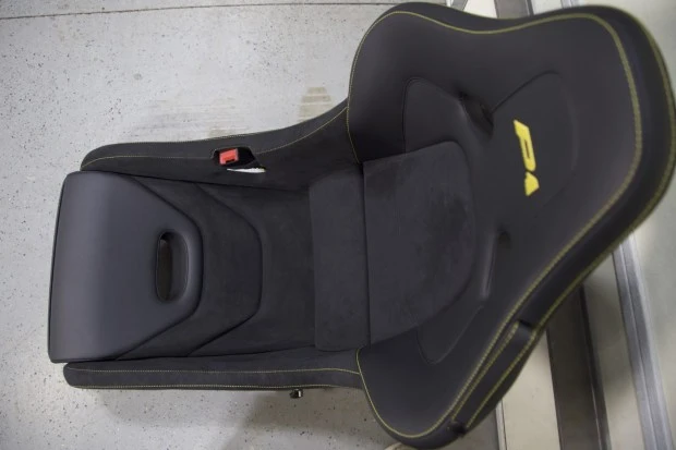 Parts & Memorabilia Seats & Interior - Image 2 of 4