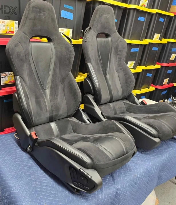Parts & Memorabilia Seats & Interior - Image 2 of 6