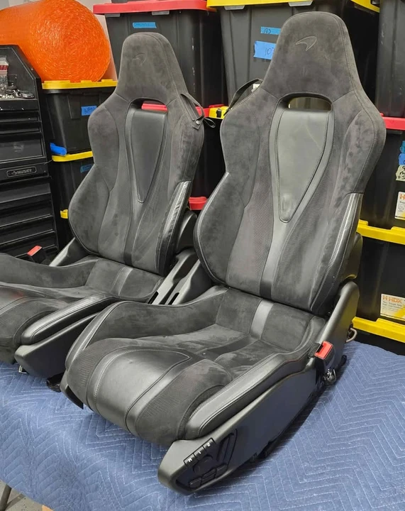 Parts & Memorabilia Seats & Interior - Image 3 of 6