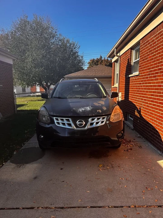 2010 Nissan Rogue - Image 2 of 9